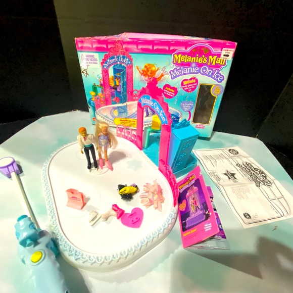 MELANIE’S MALL VINTAGE 1997 MELANIE ON ICE w/ ORIGINAL BOX - Picture 5 of 16